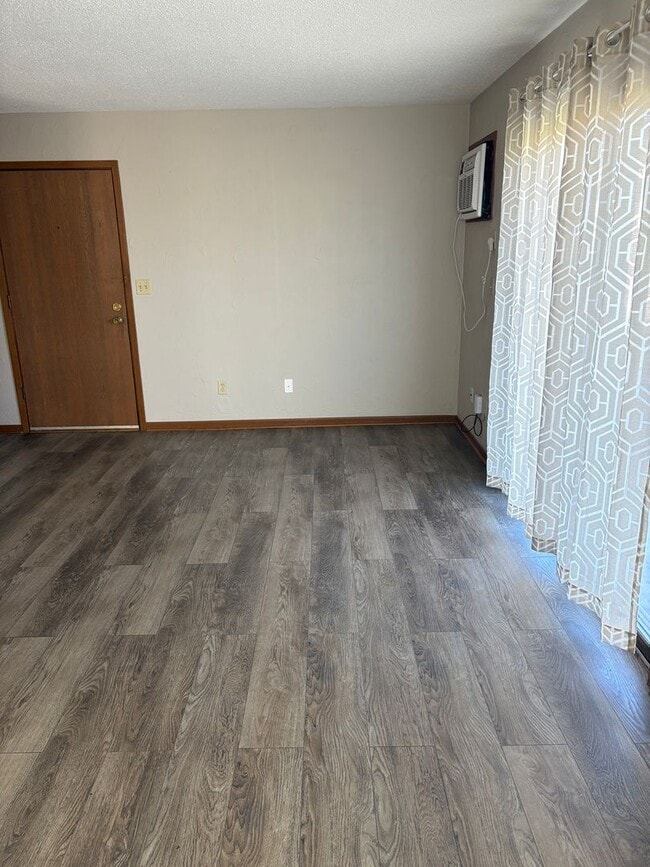 Building Photo - 408 3rd Ave SW