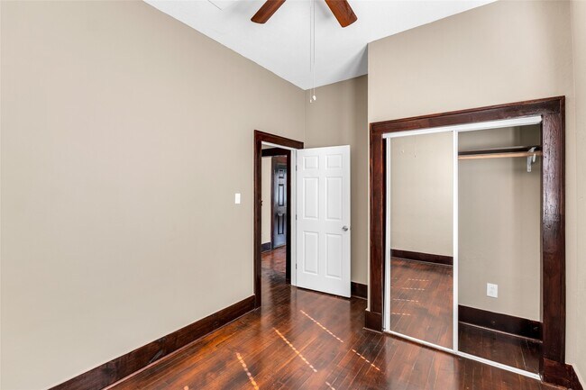 Building Photo - 3010 Avenue Q