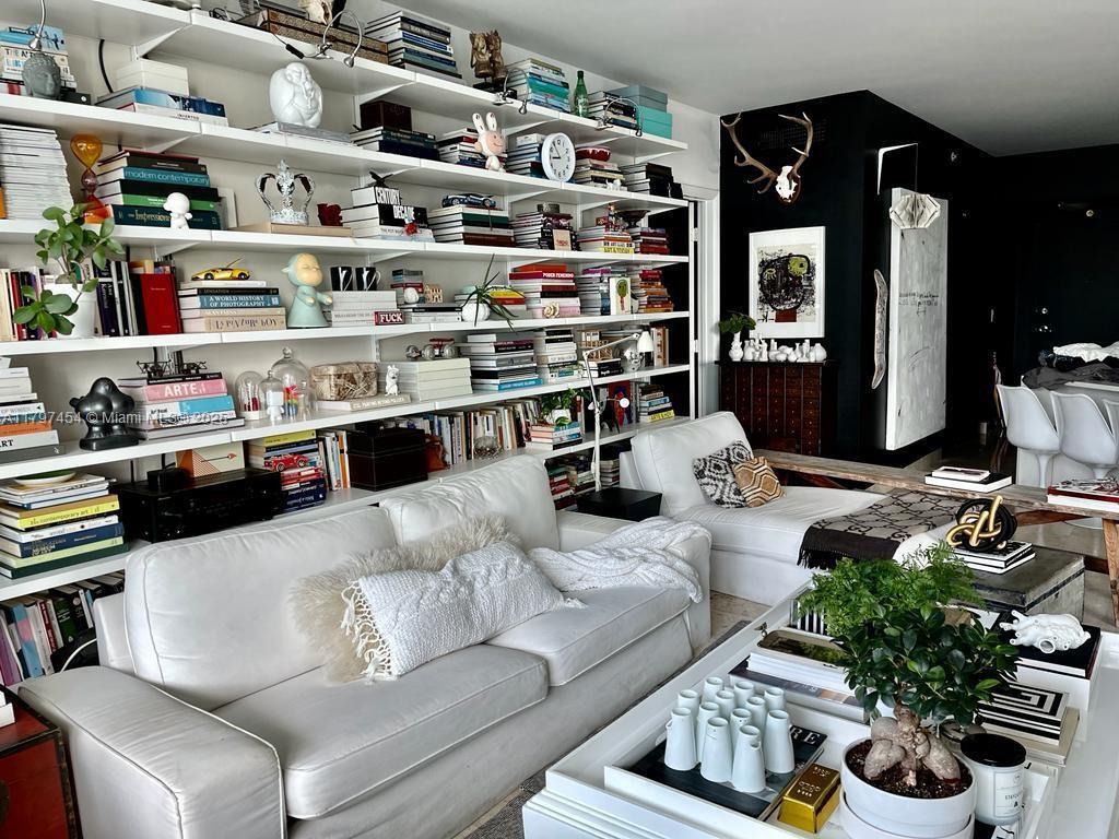 Foto principal - 350 S Miami Ave