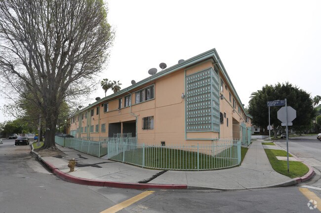 Foto del edificio - 4534 Pinafore St