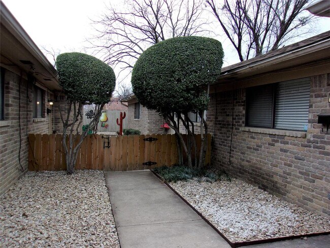 Building Photo - 106 Priddy Ln