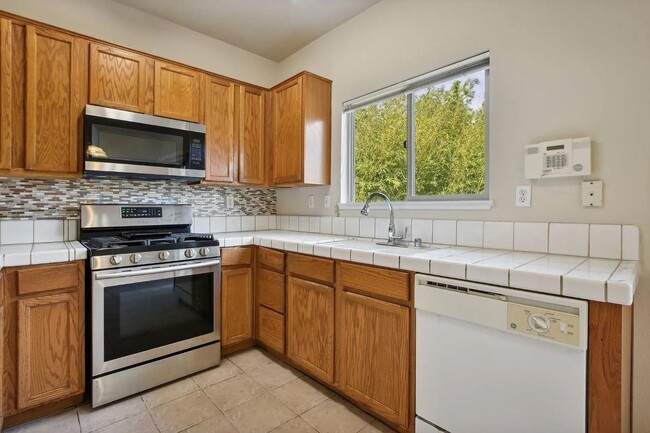 Foto del edificio - Home for Rent in Sacramento Pocket Rd area