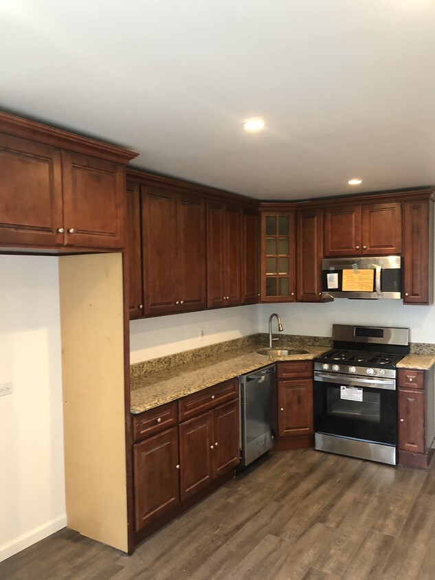 Foto principal - 110 W 3rd St