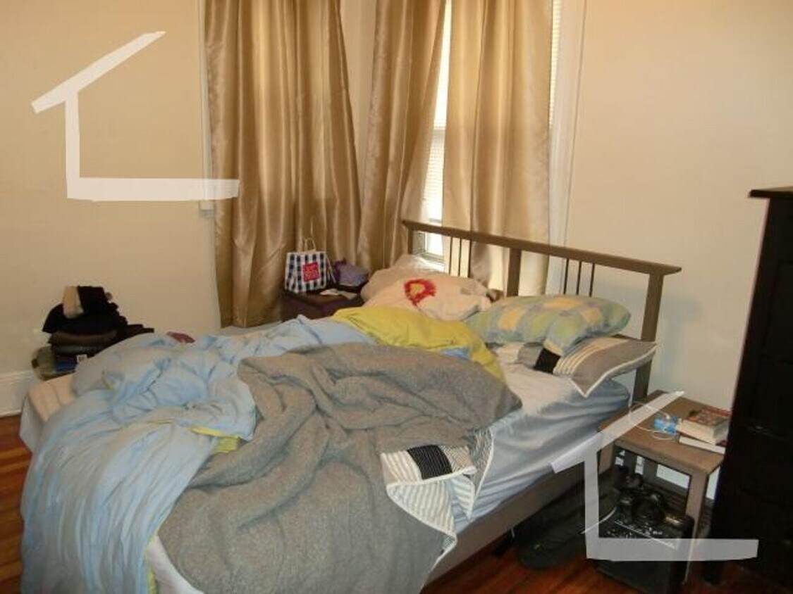 Building Photo - Top floor One Bedroom Brighton & Harvard A...