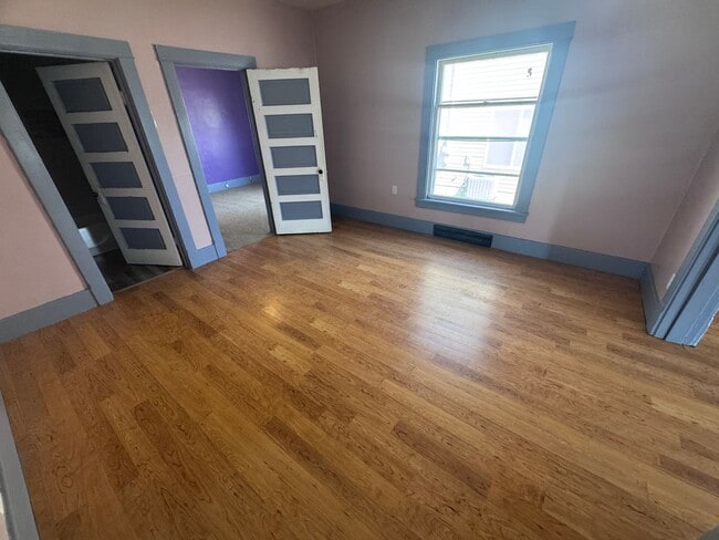 Building Photo - Spacious 4-Bed Home Near Schools with Back...