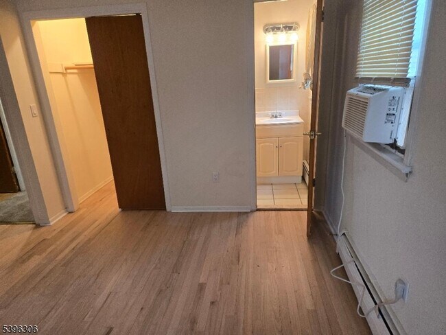 Foto del edificio - 305 Kennedy Dr