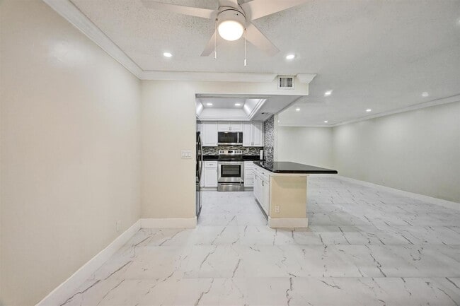 Building Photo - 3336 Quail Close