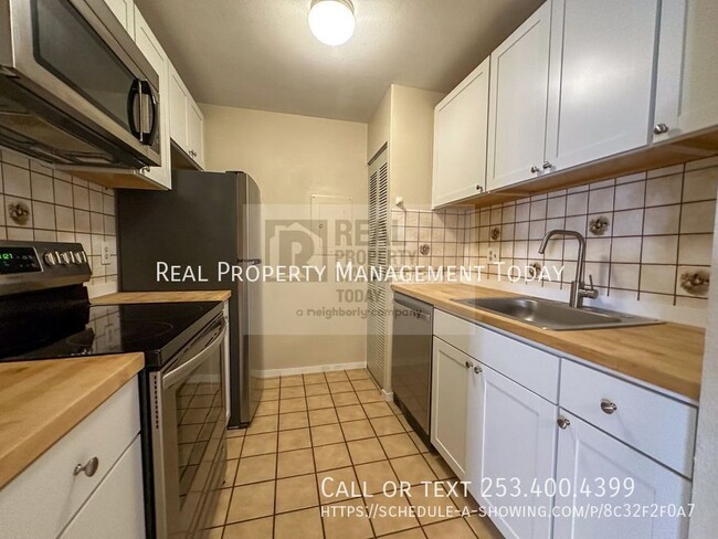 Foto del edificio - 2 Bedroom Condo in Tacoma!