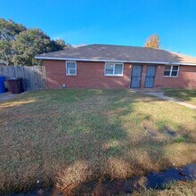 Building Photo - 2017-2019 Plow Ln