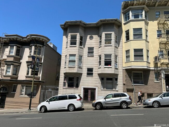 Building Photo - 1360 Pine St