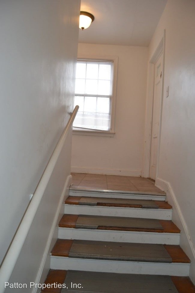 Building Photo - 209 South Harden Street