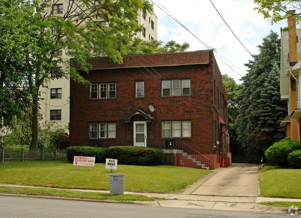 Building Photo - 847 5th Ave