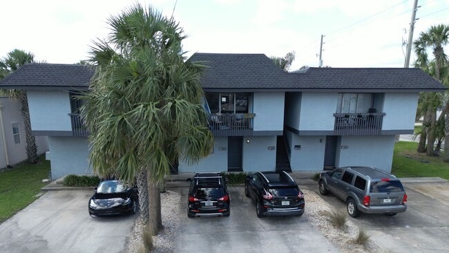 Building Photo - Charming 2 Bedroom close to the beach avai...