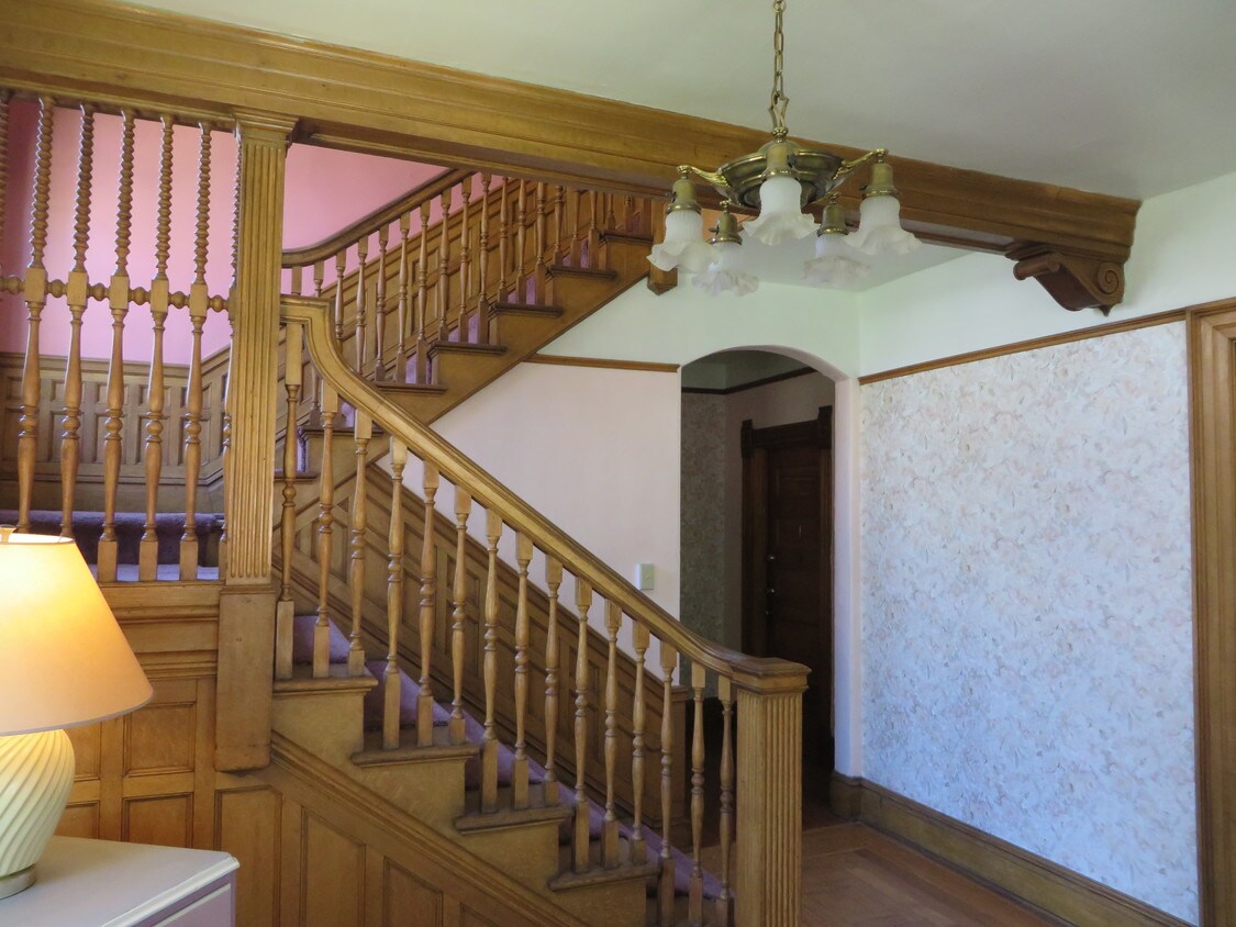 common lobby area - 719 N Nevada Ave