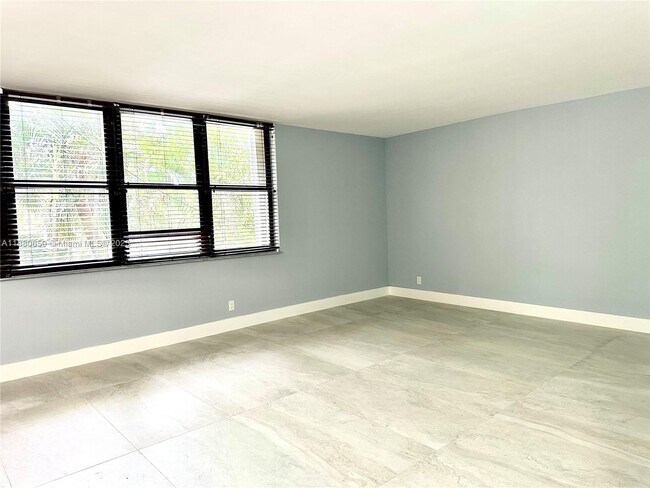 Foto del edificio - 20350 W Country Club Dr