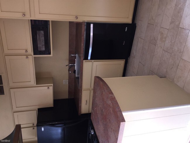 Building Photo - 2 br, 1.5 bath Condo - 32 Yorktown Dr