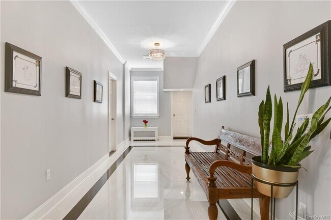 Foto del edificio - 57 Pintard Ave
