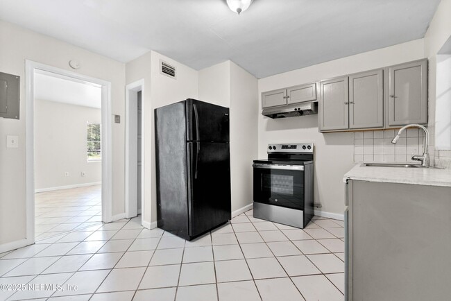 Building Photo - 602 Luna Ct