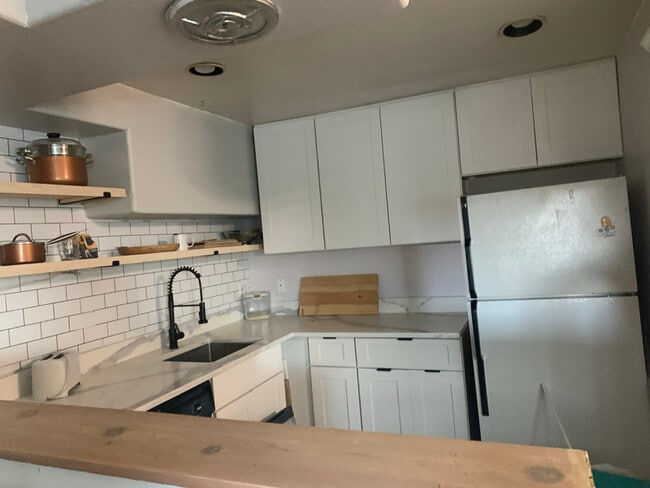 Building Photo - 2640 23rd Ave W