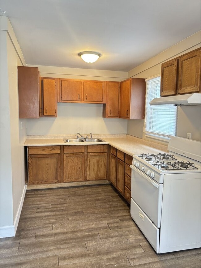 Building Photo - 926 1/2 N Linview Ave