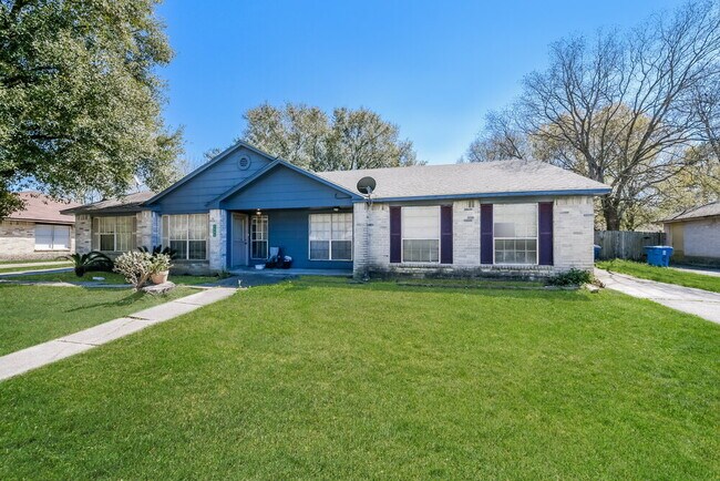 Building Photo - 2438 Autumn Springs Ln