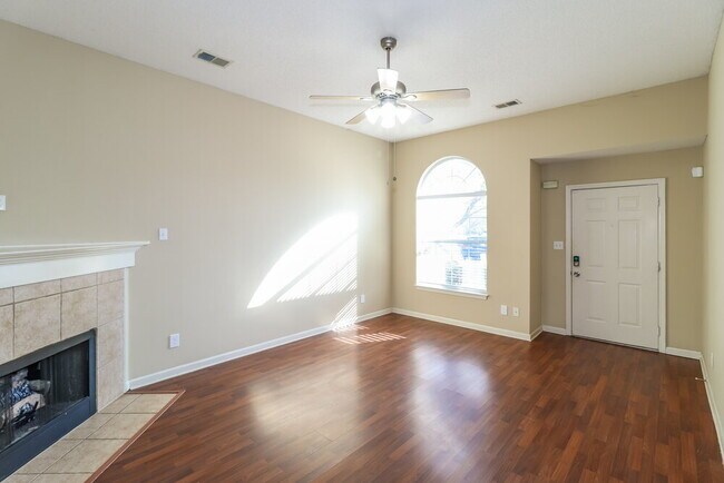 Foto del edificio - 6804 Kamali Ave