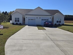 Building Photo - 215 Briarcliff Ct