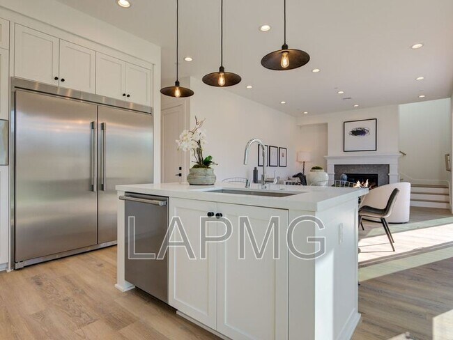 Building Photo - 6016 Comey Ave