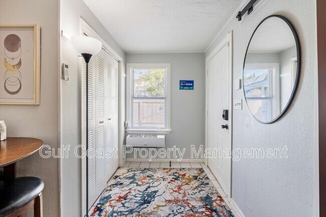 Foto del edificio - 1839 Robinhood St