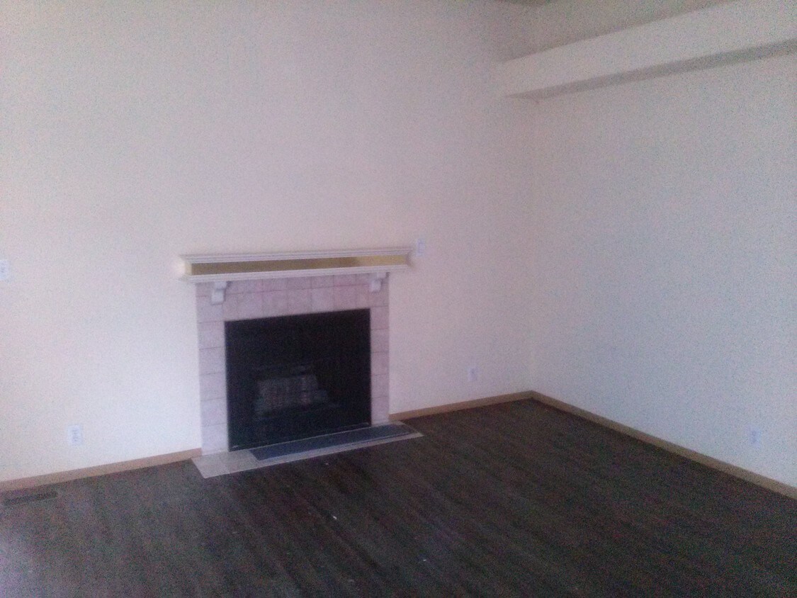 Primary Photo - 1395 W Beacon Hill Dr