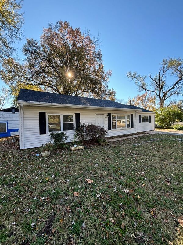 Foto del edificio - 11920 Bridgevale Ave