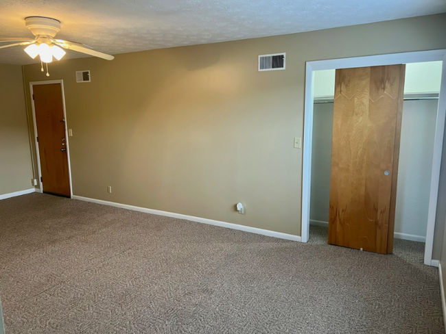 2203 Adams Ave Unit 13, Huntington, WV 25704 - Room for Rent in ...