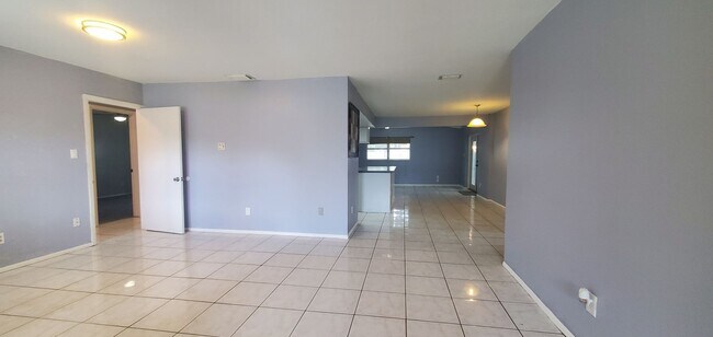 Building Photo - Gorgeous 4-Bedroom, 2-Bathroom Pool Home i...