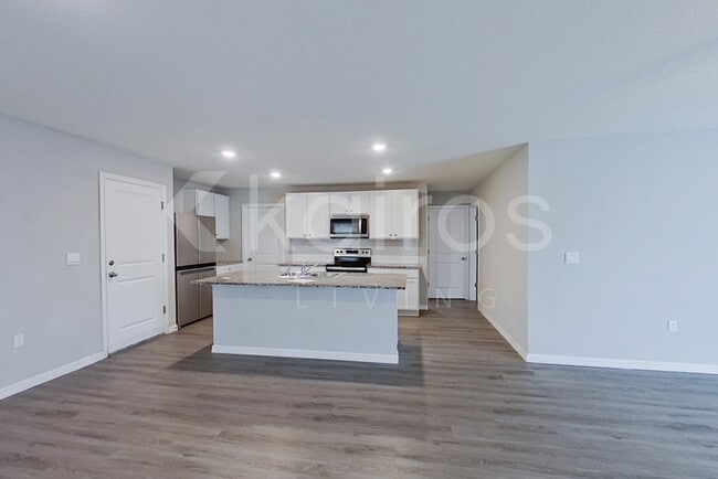 Building Photo - 8651 SW 44th Ct