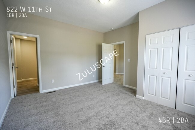 Building Photo - 822 W 11th St
