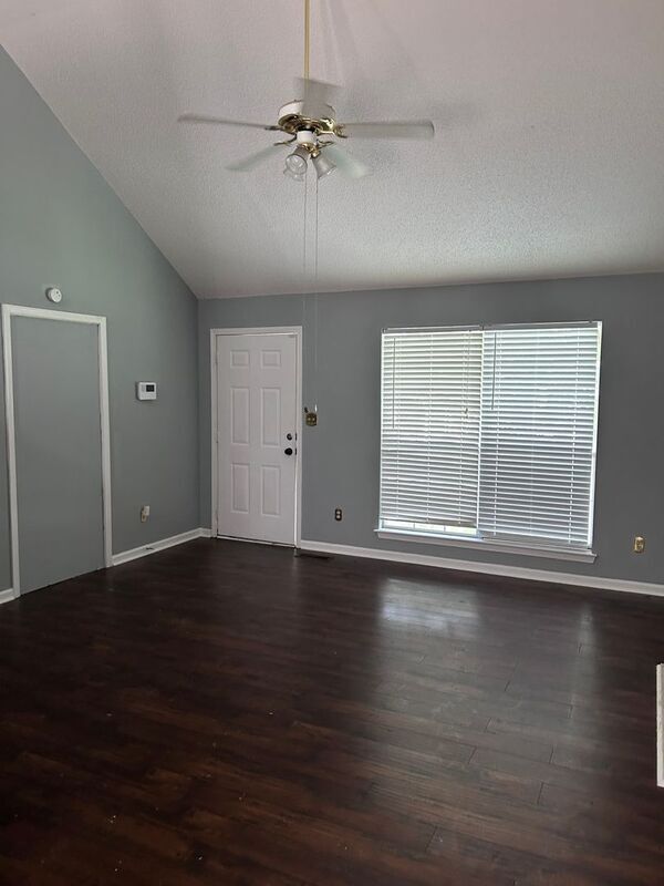 Foto del edificio - 6927 Brittany Ln