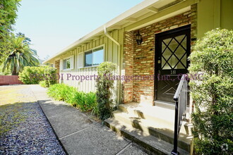 Building Photo - 47 Redwood Ave