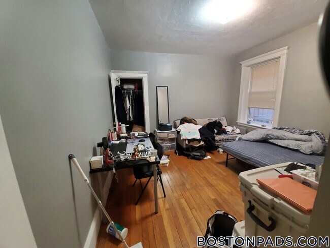 Building Photo - 463 Park Dr