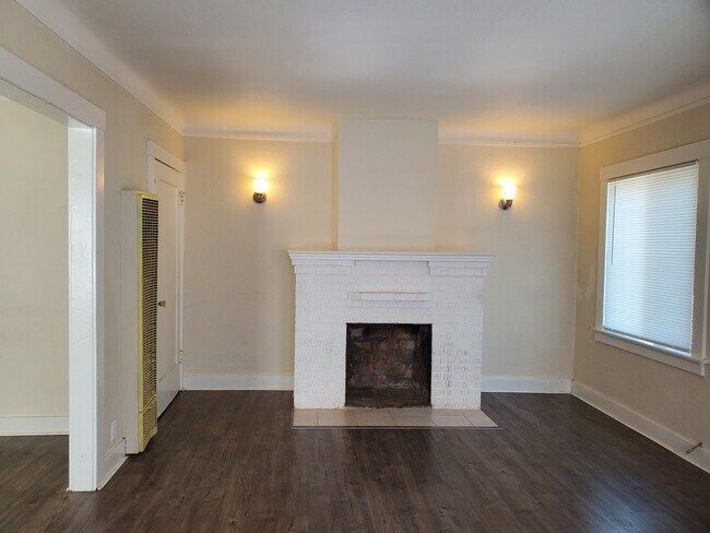 Building Photo - 137 S 22nd St