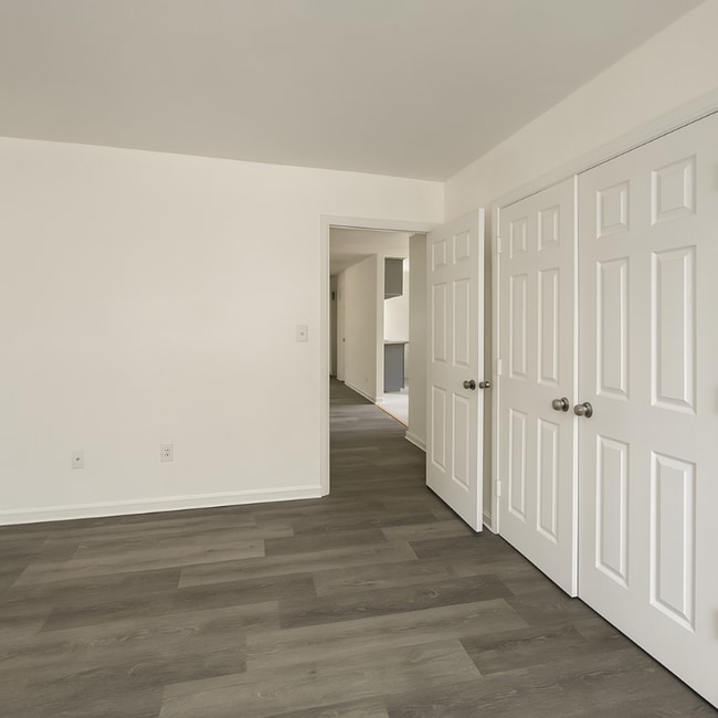 Building Photo - 618 White St