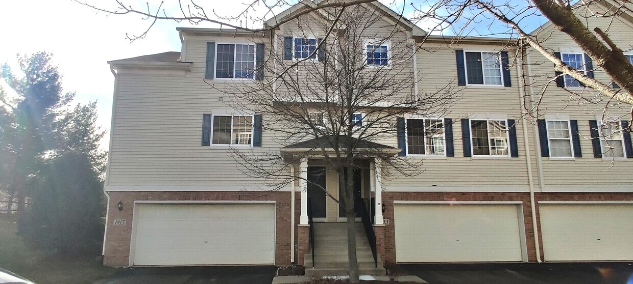 Foto principal - 1915 Indian Hill Ln