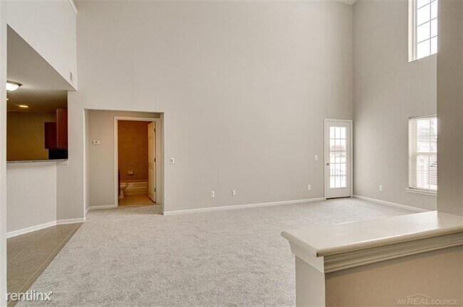Building Photo - 8387 Towne Center Cir