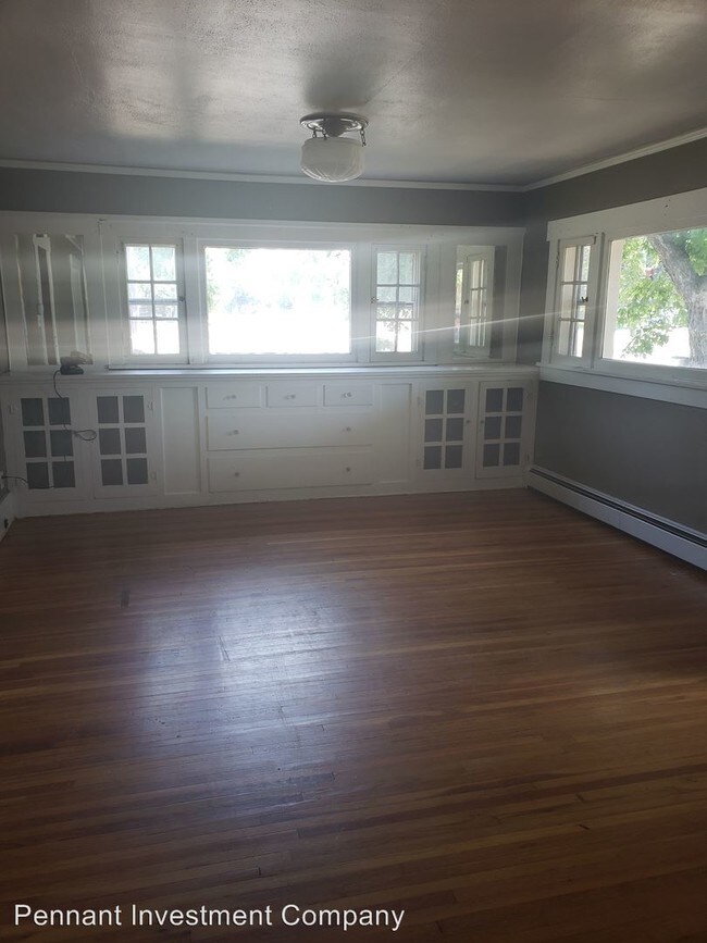 Building Photo - 902-902 1/2 Kimbark St