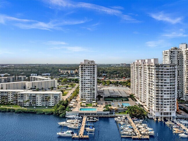 Building Photo - 18021 Biscayne Blvd