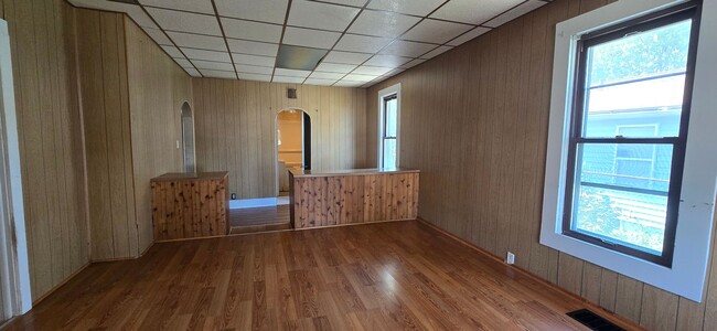 Building Photo - 2541 E Prairie St