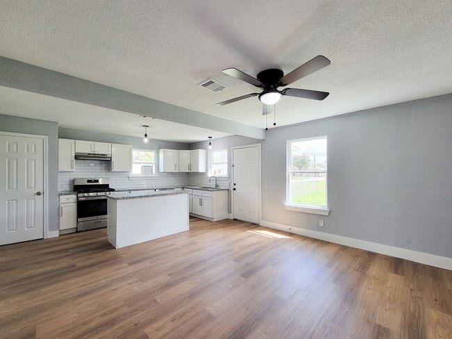 Building Photo - This beautifully updated 4-bedroom home is just under two miles from Highway 288 and Loop 610, ma...