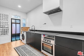 Building Photo - 246 Columbia Pl