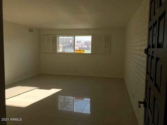 Foto del edificio - 4911 N 74th St