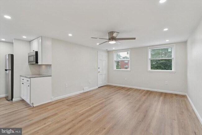 Foto del edificio - 421 W Jefferson St