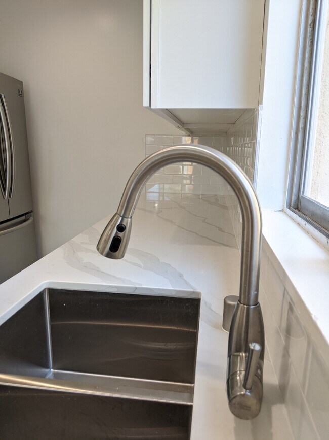 Building Photo - 853 16th St